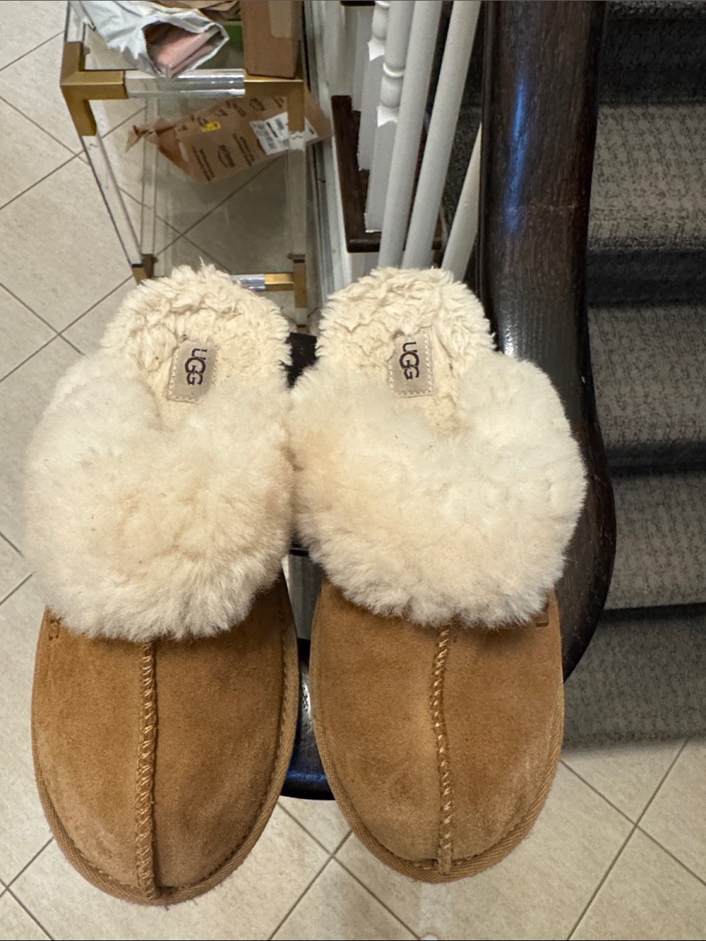 Girls UGG Chestnut Suede Shearling Clog Slippers - Cream Collar size 4